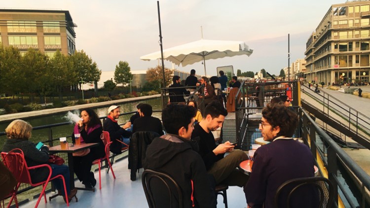 Terrasse Metaxu-petit Terrasse Metaxu